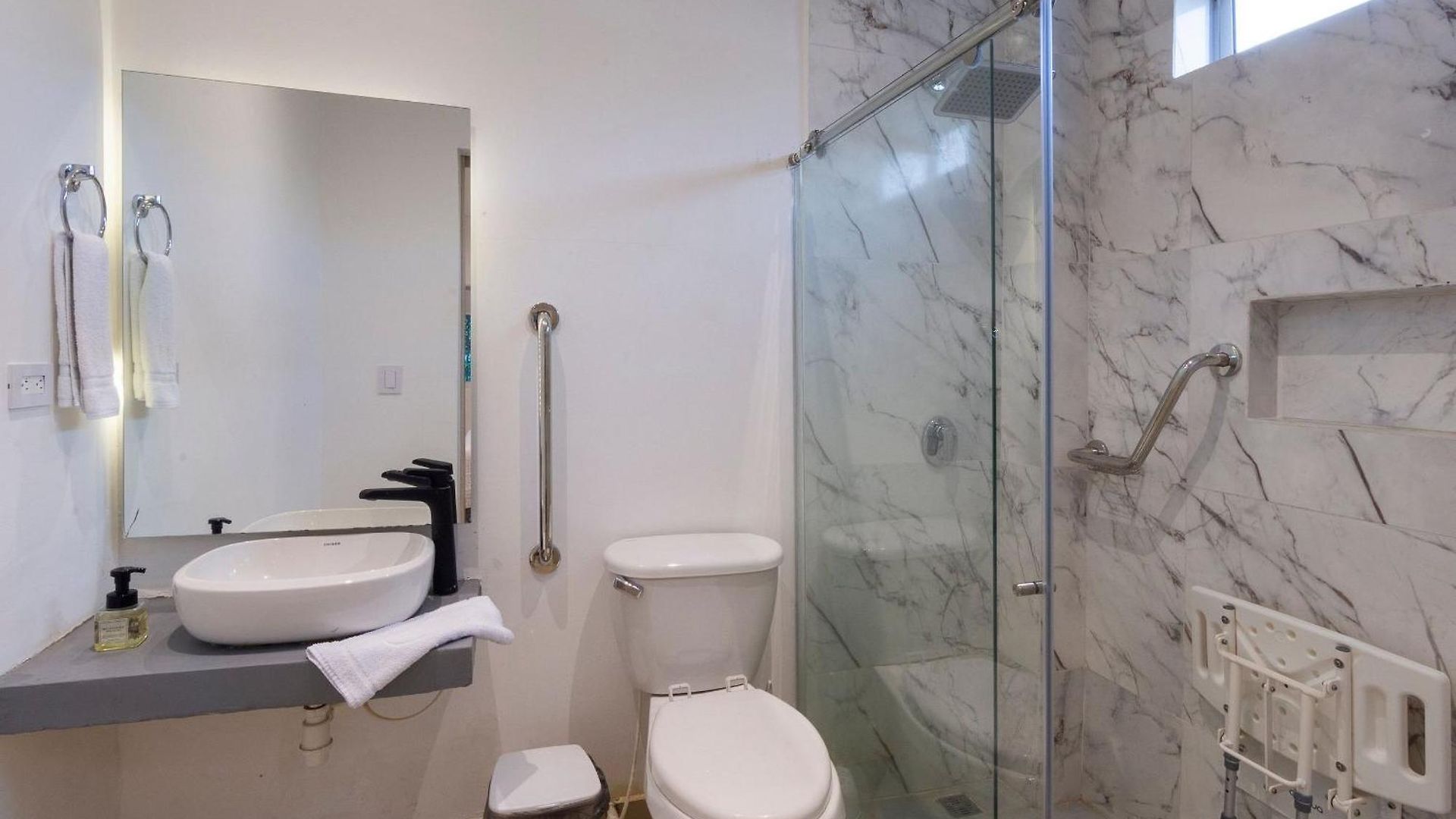 Amazing House 13br W/pool & Staff Cartagena