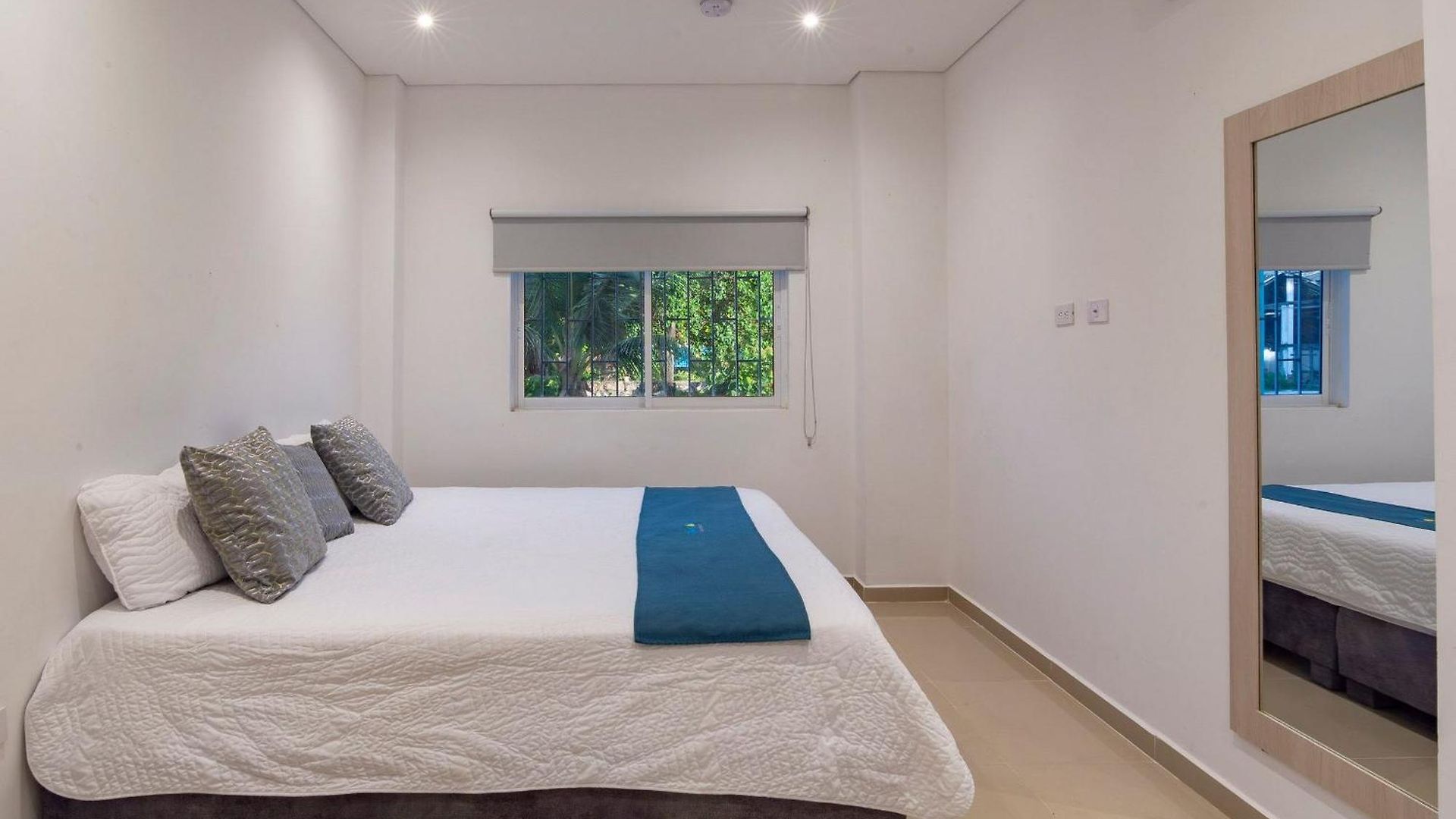 Amazing House 13br W/pool & Staff * Cartagena