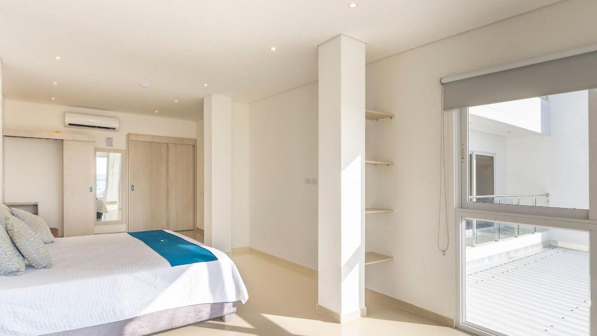 Amazing House 13br W/pool & Staff Cartagena