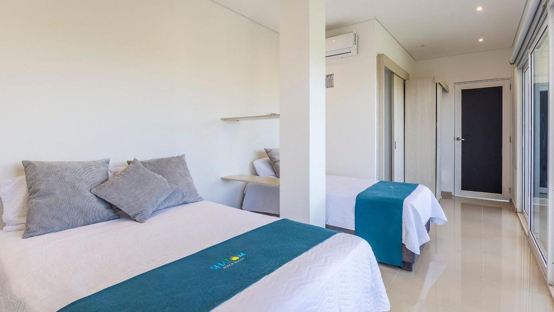 Сasa de vacaciones Amazing House 13br W/pool & Staff *
