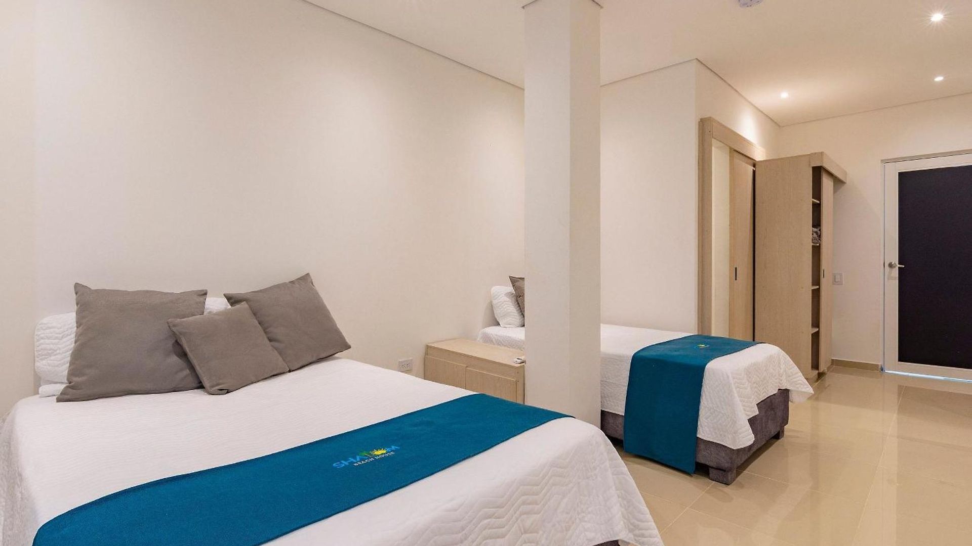 Amazing House 13br W/pool & Staff * Cartagena