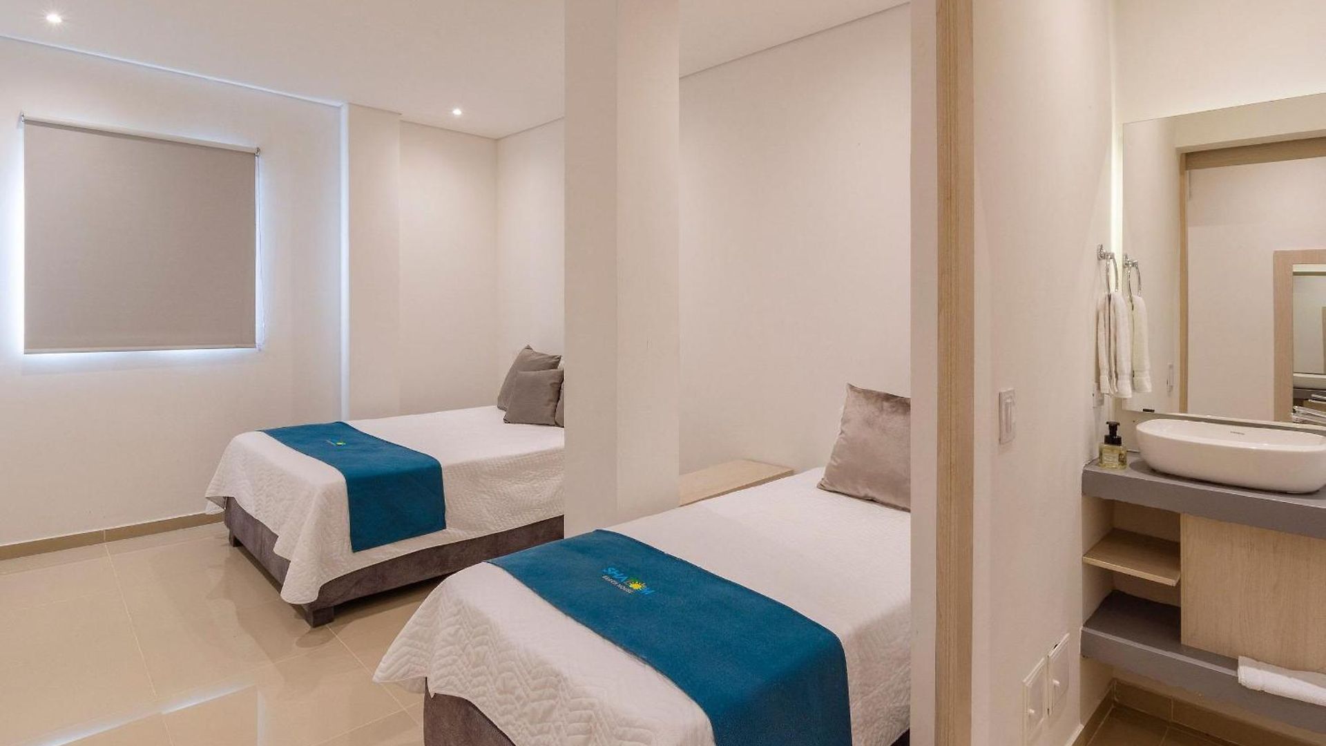 Сasa de vacaciones Amazing House 13br W/pool & Staff *