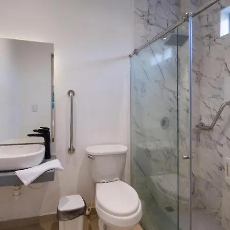 Amazing House 13br W/pool & Staff Cartagena
