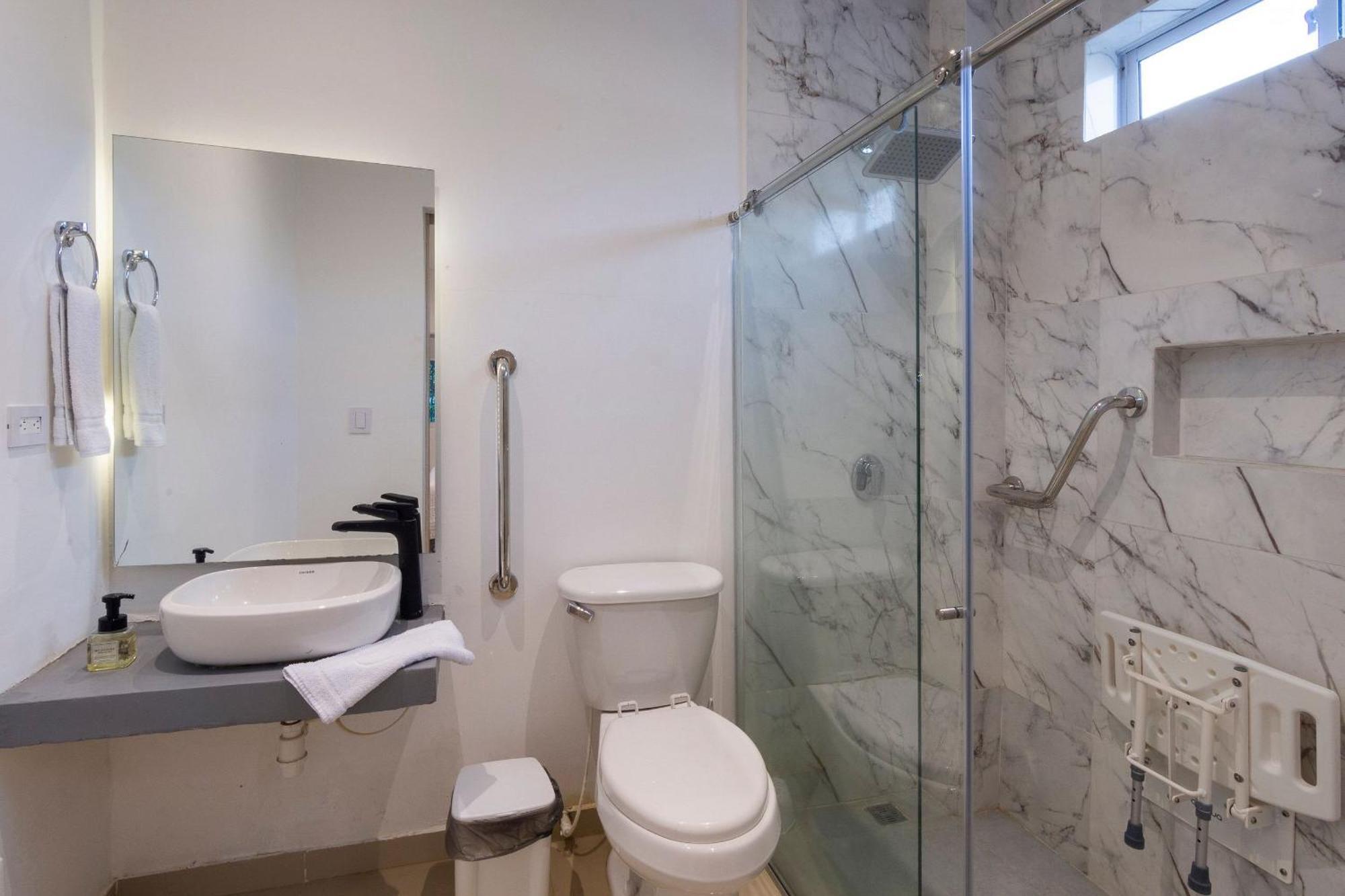 Amazing House 13br W/pool & Staff Cartagena