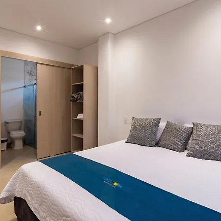 Сasa de vacaciones Amazing House 13br W/pool & Staff *
