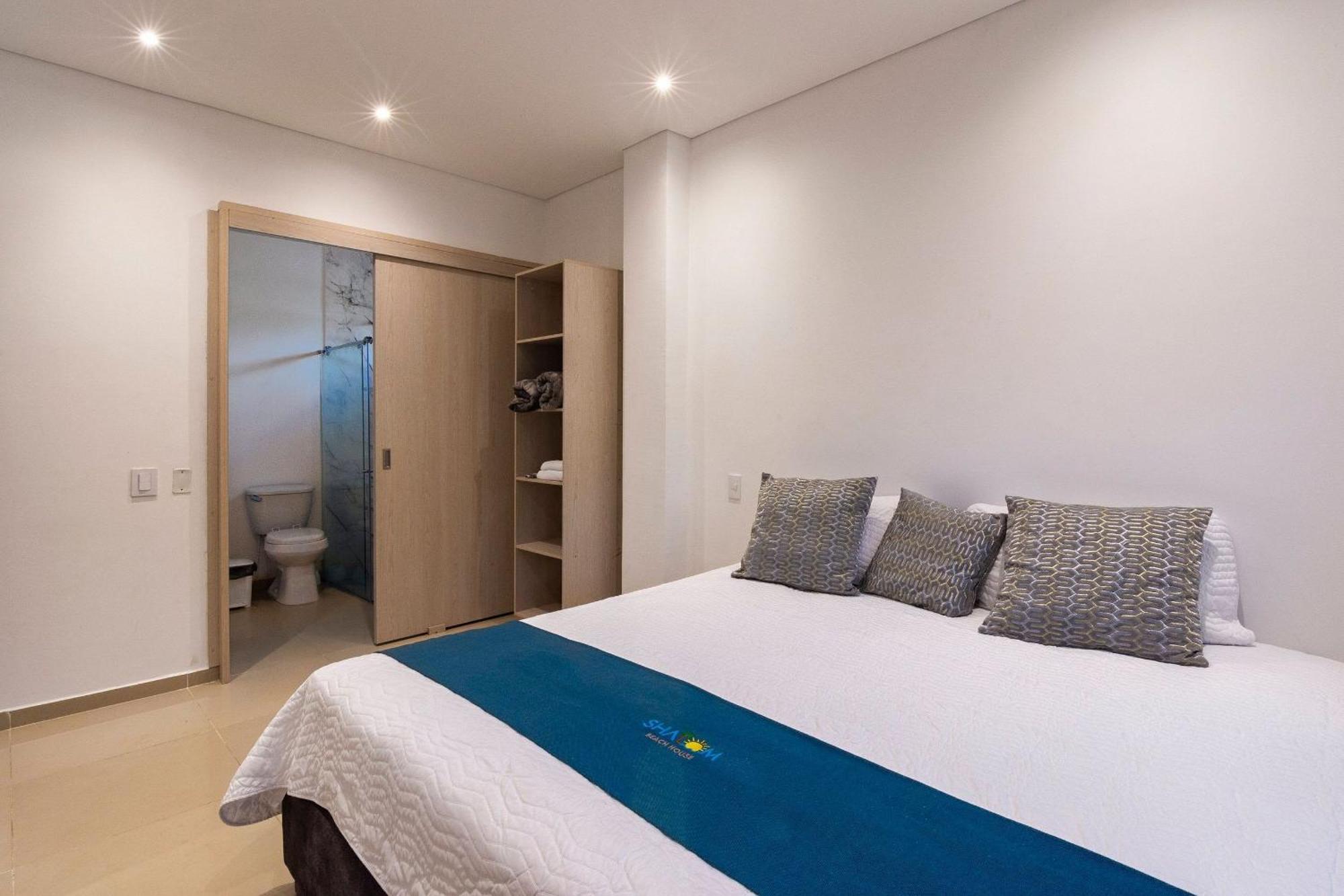 Сasa de vacaciones Amazing House 13br W/pool & Staff *