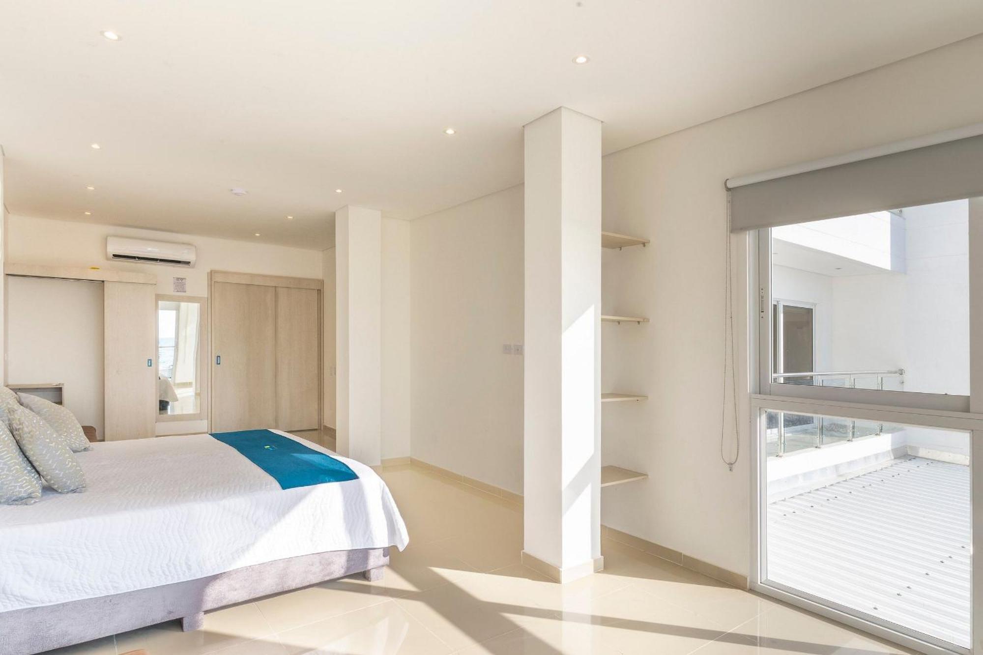 Amazing House 13br W/pool & Staff Cartagena