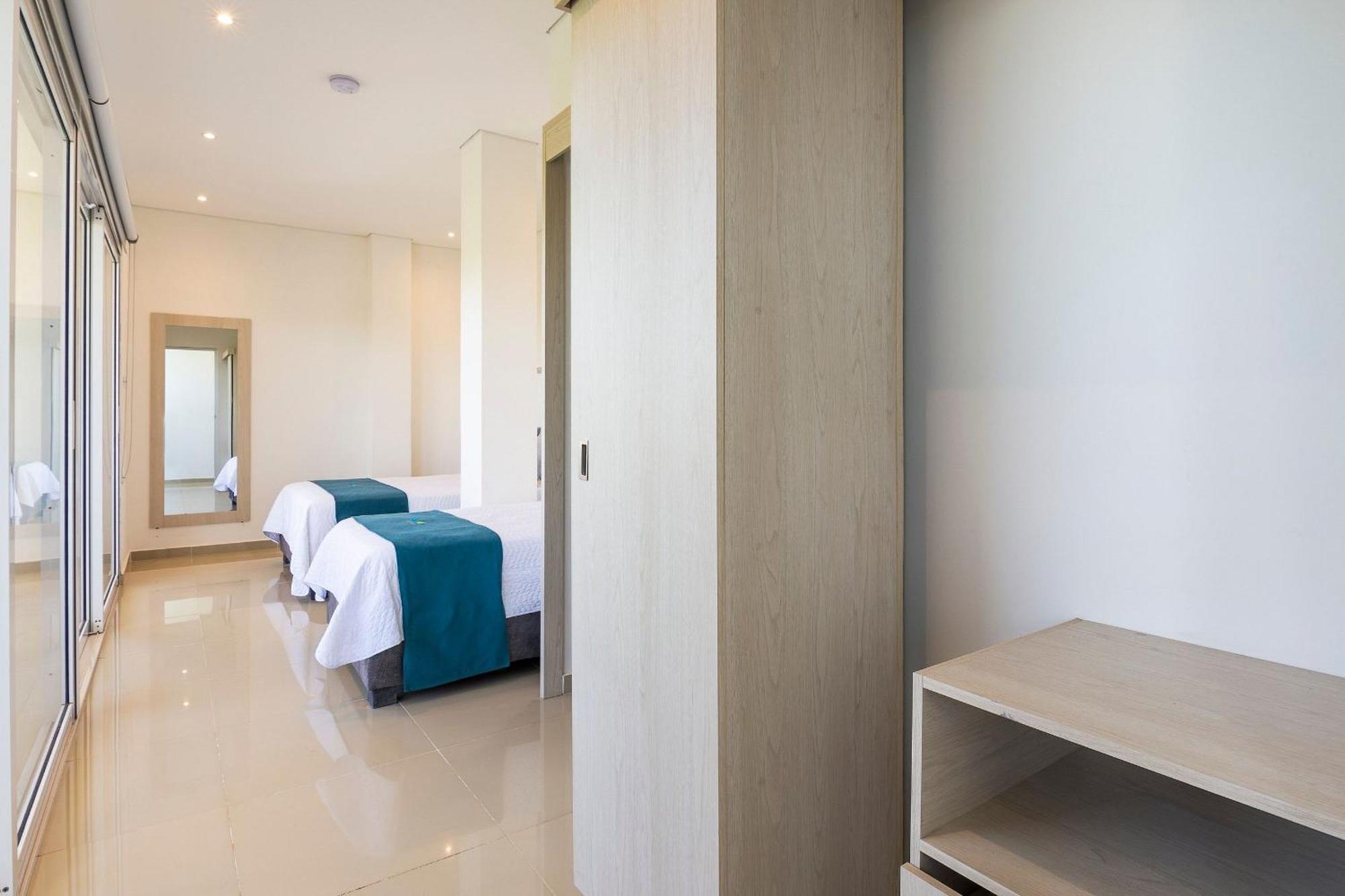 Amazing House 13br W/pool & Staff Сasa de vacaciones *